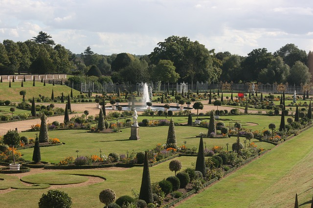 Hampton Court v Londýně je anglické Versailles.