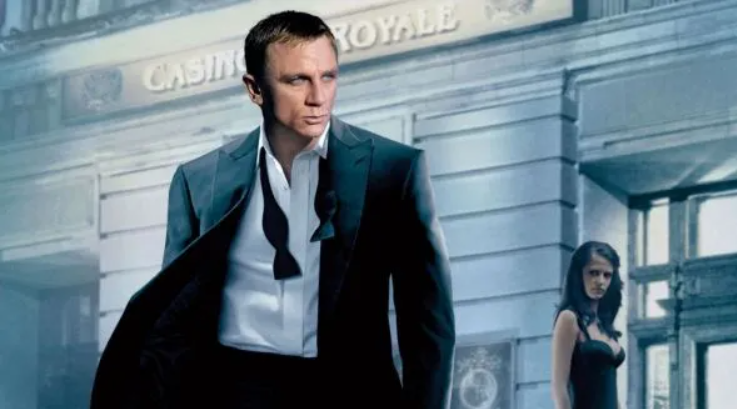 Špionážní film Casino Royale, hlavní role Daniel Craig.