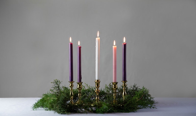 Liturgický adventní věnec s pěti svícemi 