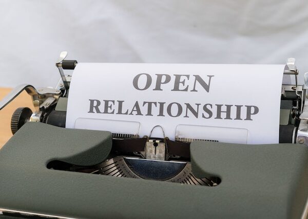 Otevřený vztah a jak funguje.